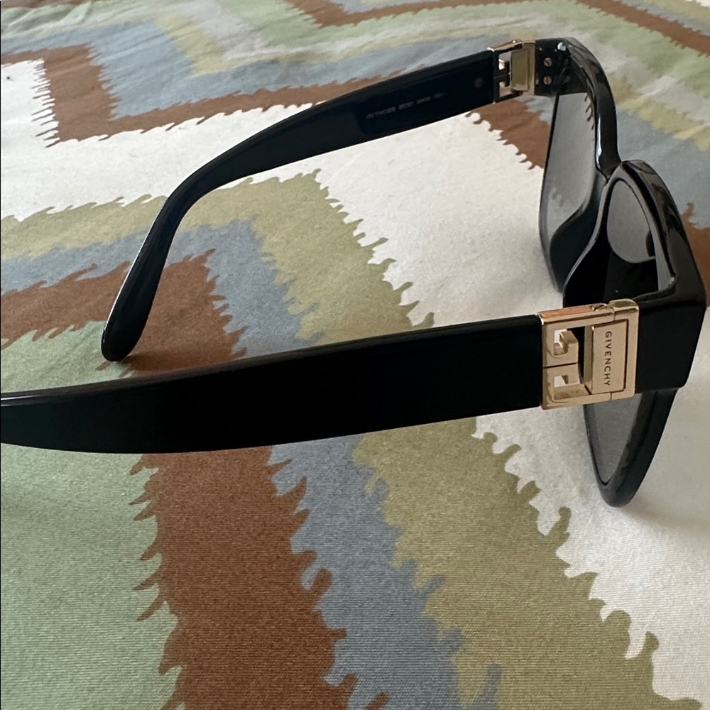 Givenchy Black Sunglasses with Case - Picture 3 of 3